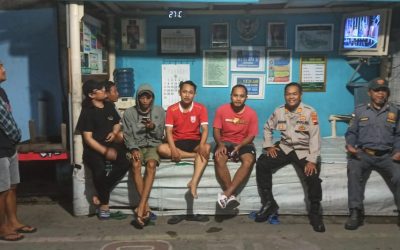 Kanit Binmas Polsek Serengan Sambang Pos Kamling, Ajak Warga Tingkatkan Patroli Malam