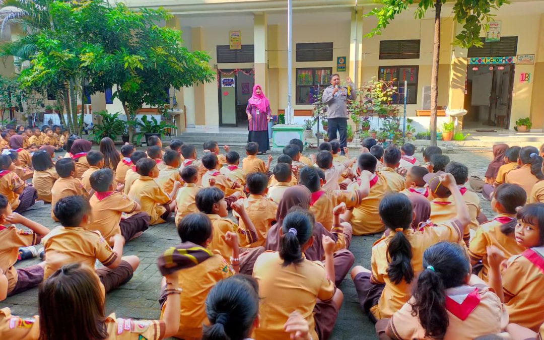 Bhabinkamtibmas Panularan Beri Pembinaan dan Penyuluhan Kamtibmas di SDN Panularan