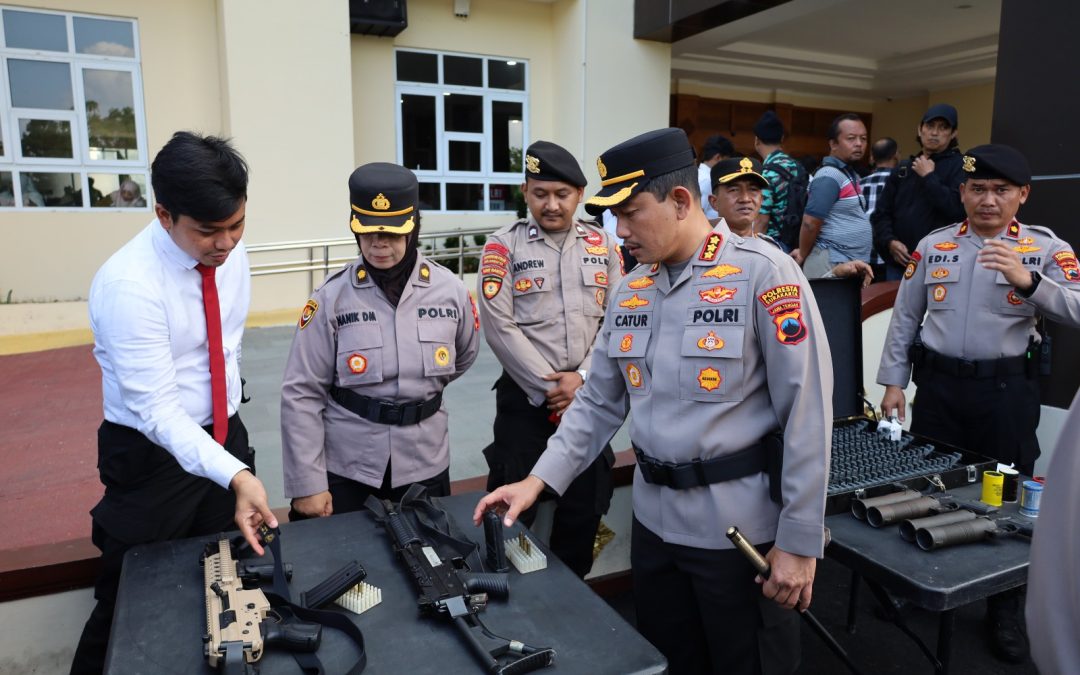 Polresta Surakarta Gelar Latihan Peningkatan Kemampuan Fungsi Samapta Tata Cara Pengoperasian Road Blocker dan Senpi