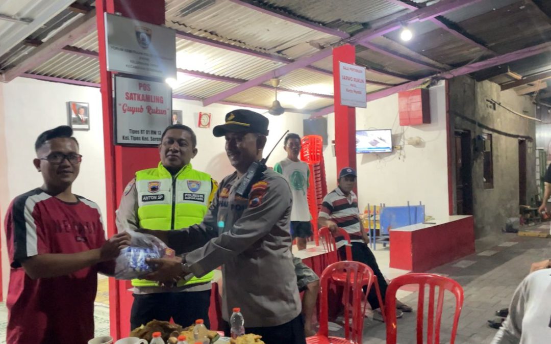 Satbinmas Polresta Surakarta Rutin Gelar Sambang dan Berikan Bekal Jaga Malam di Pos Satkamling