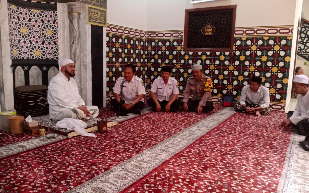Bhabinkamtibmas Mojo Silaturahmi dengan Habib Syech Bin Abdul Qodir Assegaf