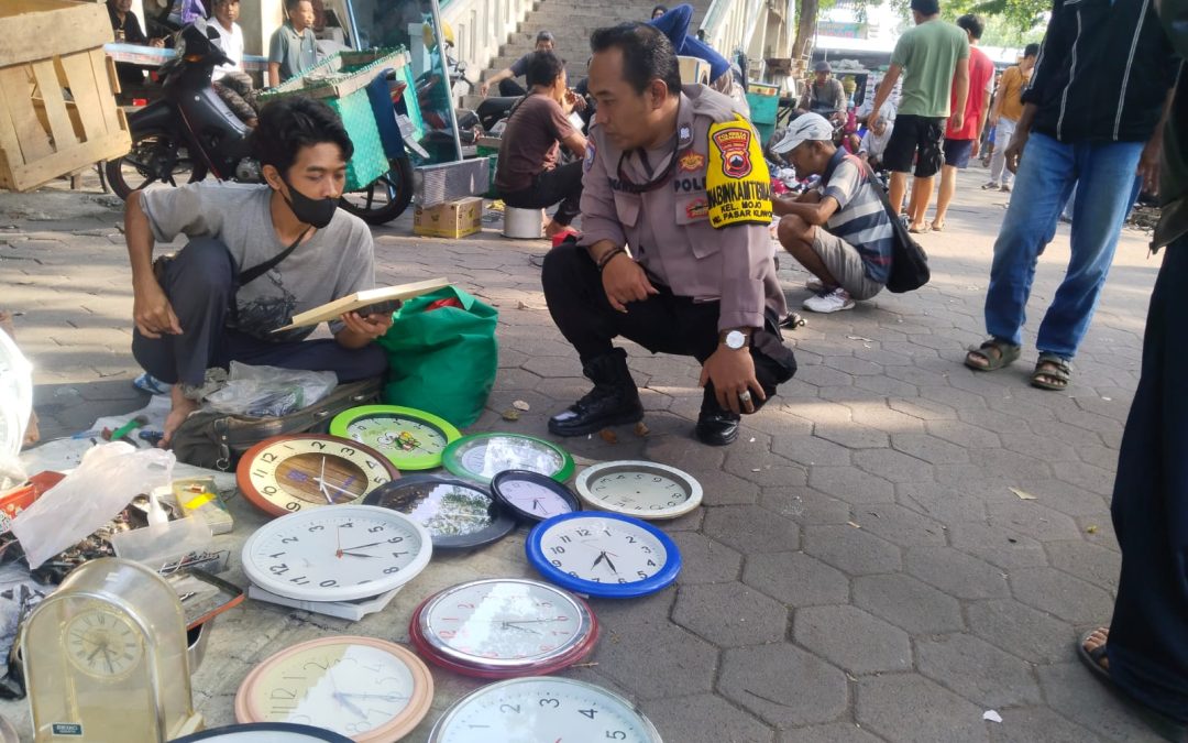 Bhabinkamtibmas Mojo Sambang Pedagang Pasar Pagi Klitikan Notoharjo