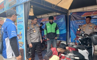 Puluhan Gojek Online ikuti Servis Gratis Yang Digelar Polresta Surakarta