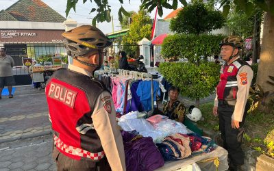 Polresta Surakarta Turunkan Personel Sat Samapta dan Polwan Laksanakan Patroli Bersepeda di CFD Jalan Slamet Riyadi
