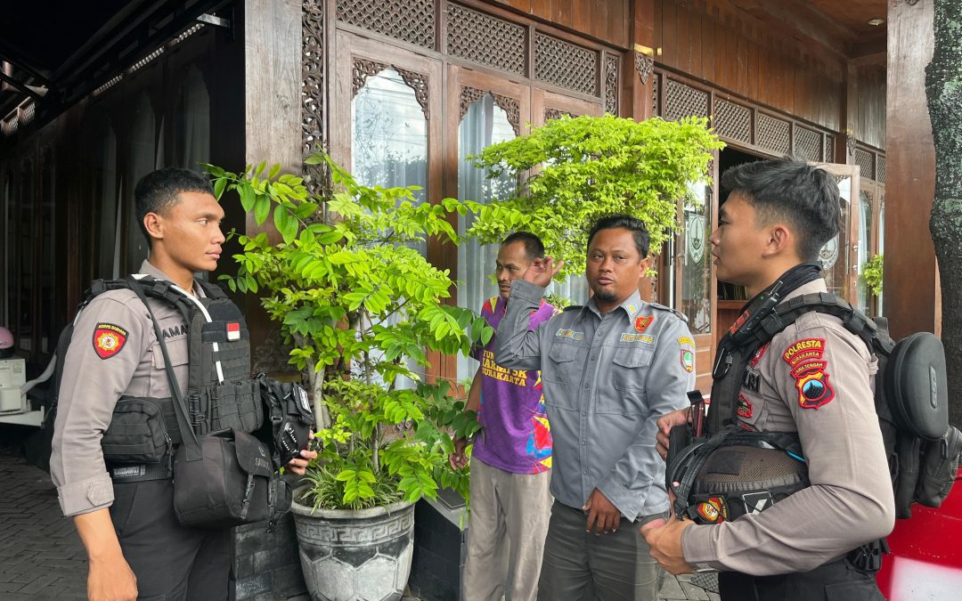 Sat Samapta Polresta Surakarta Patroli Dialogis Sambangi Linmas Kelurahan