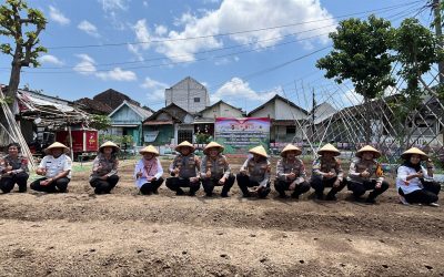 Polresta Surakarta Gelar Tanam Jagung Serentak dan Distribusikan Beras SPHP di Poktan Joglo