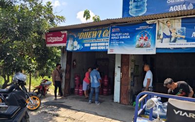 Piket Reskrim Polsek Jebres Cek TKP Kasus Pencurian Sepeda Motor di Toko DEWI GAS Mojosongo
