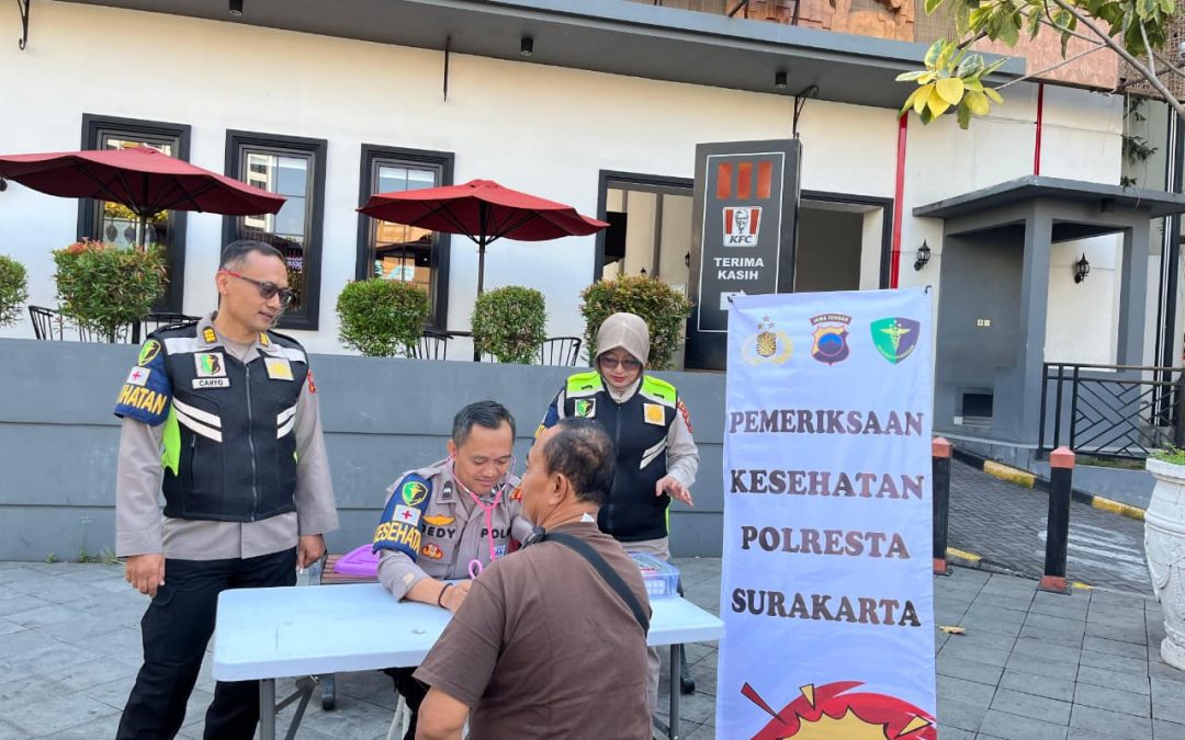 Peduli Kesehatan Masyarakat, Seksi Dokkes Polresta Surakarta Gelar Pemeriksaan Kesehatan Gratis Bagi Warga