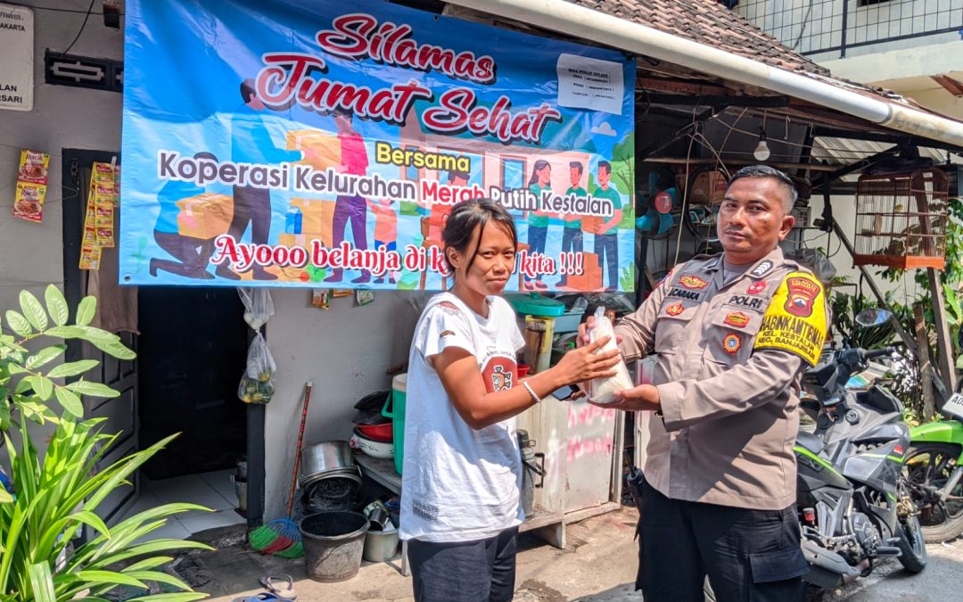 Bhabinkamtibmas Kestalan Gelar “Silamas” dan Jumat Sedekah Bersama Warga