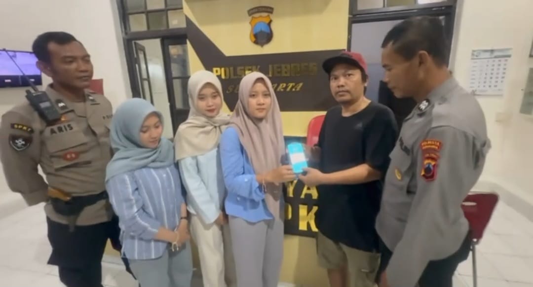 Polsek Jebres Berhasil Temukan Handphone Hilang Milik Mahasiswa Asal Cilacap, Bukti Respons Cepat dan Kepedulian Polri terhadap Masyarakat