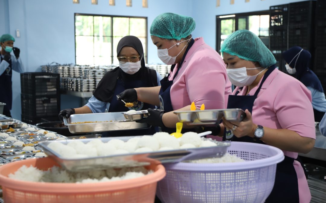 2.419 Makanan Bergizi Didistribusikan SPPG YKB Polresta Surakarta Kepada Siswa SMKN 2 Surakarta