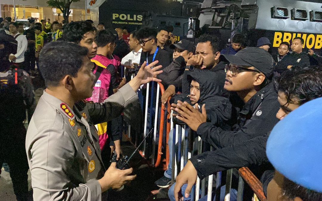 Polresta Surakarta Amankan Jalannya Pertandingan Persis Solo vs Malut United di Stadion Manahan