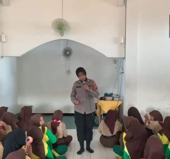 Sat Resnarkoba Polresta Surakarta Gelar Binluh di SMPN 24 Surakarta, Cegah Kenakalan Remaja dan Peredaran Narkoba