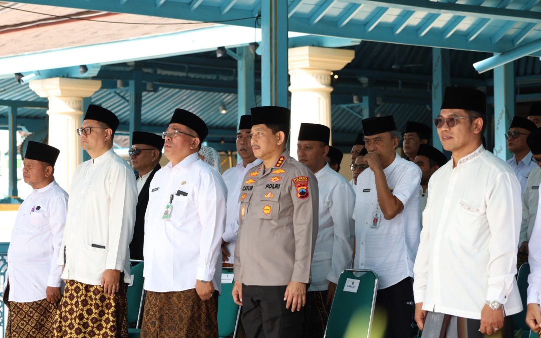 Kapolresta Surakarta Hadiri Apel Hari Santri dan Launching Gerakan Pesantren ASRI di Masjid Agung Surakarta
