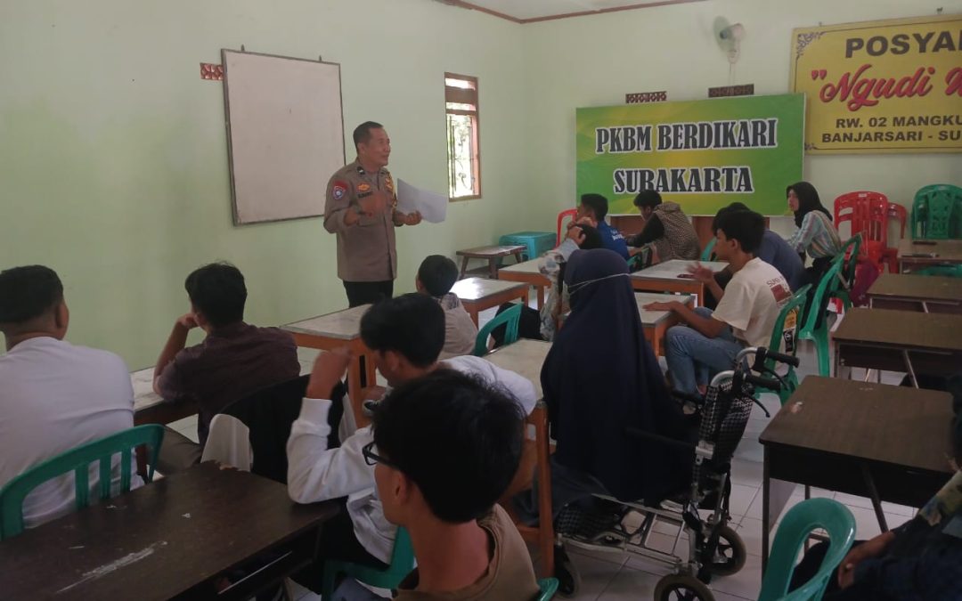 Bhabinkamtibmas Polsek Banjarsari Berikan Edukasi Penanggulangan Bencana kepada Siswa PKBM