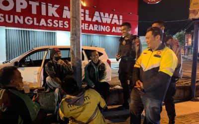 Tim Sparta Polresta Surakarta Gelar Patroli Dialogis Sambangi Ojek Online Sampaikan Pesan Kamtibmas