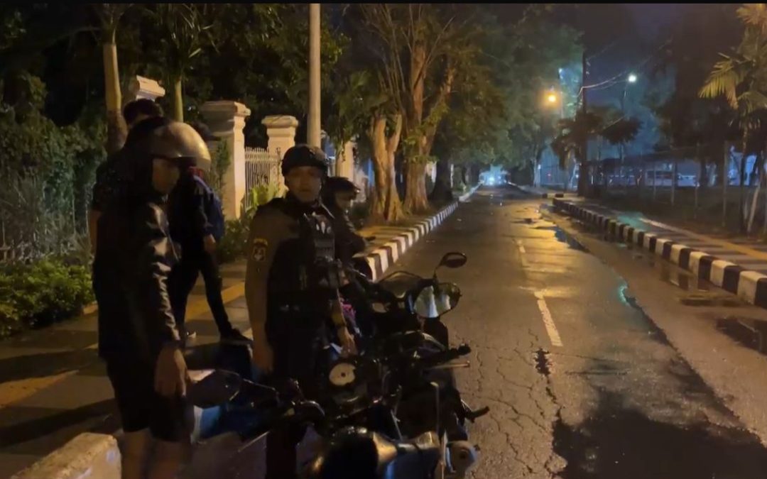 Tim Sparta Polresta Surakarta Amankan Pria Pembawa Miras di Sekitar Stadion Manahan