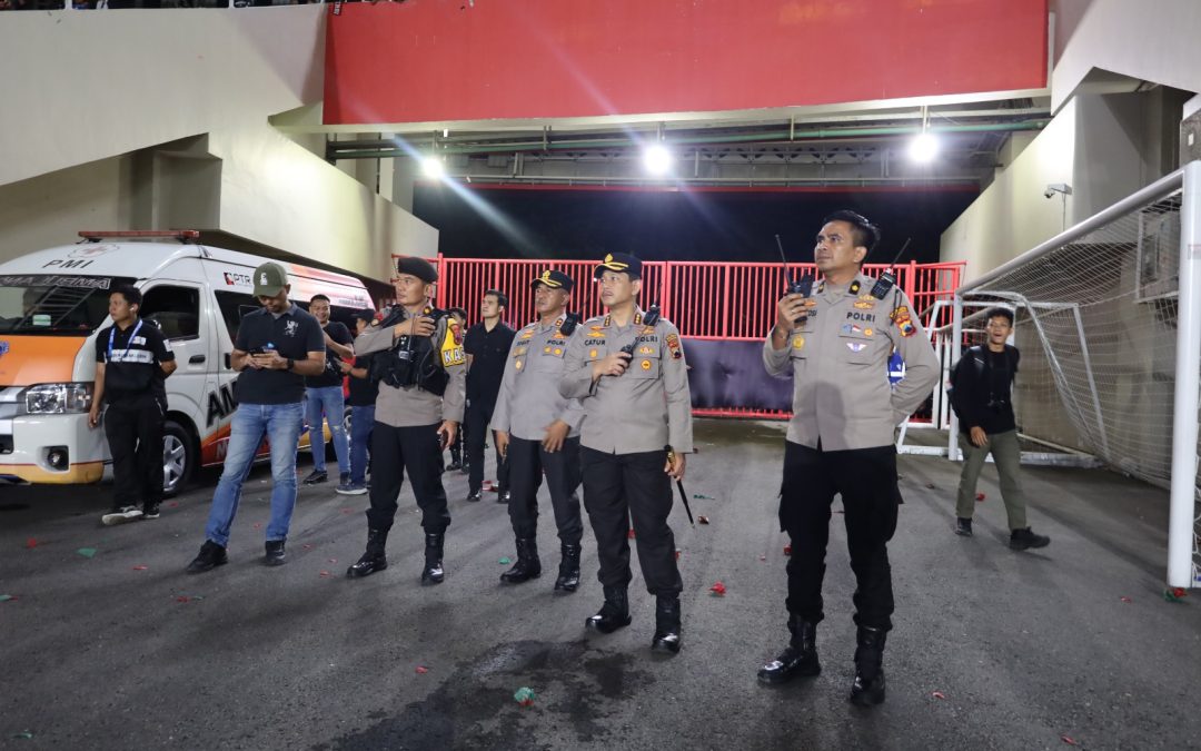 Polresta Surakarta Amankan 15 Oknum Suporter Persis Solo Kedapatan Bawa dan Konsumsi Miras Saat Laga Derby Mataram