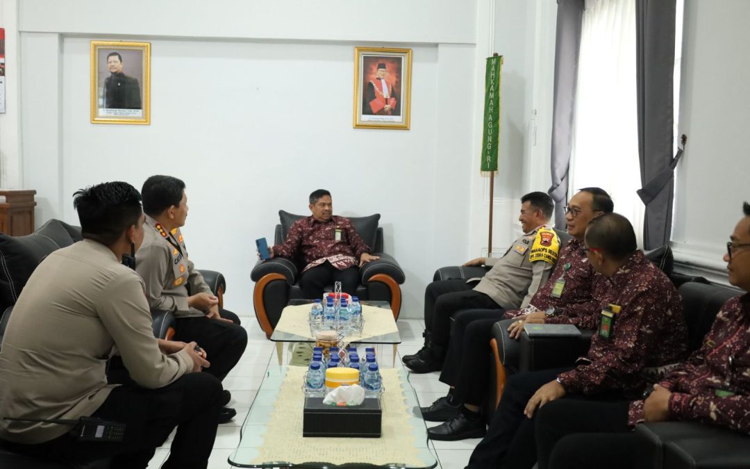 Minggu Kasih: Kapolresta Surakarta Laksanakan Kunjungan Silaturahmi ke Pengadilan Negeri Surakarta