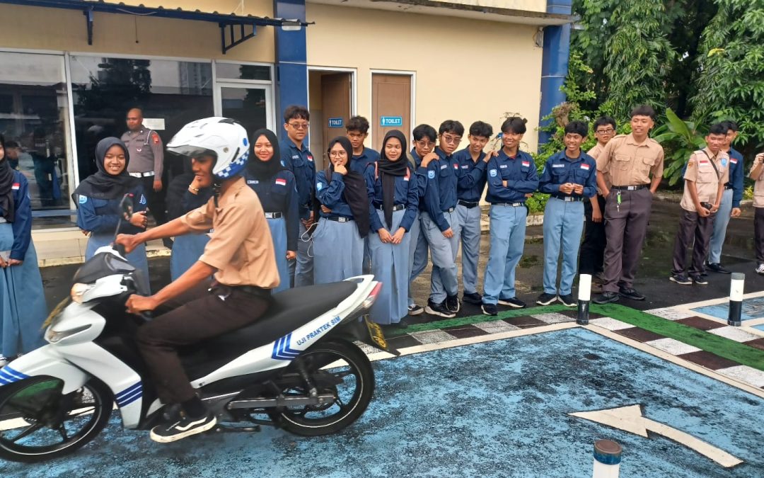Polresta Surakarta Libatkan Pelajar SMA Batik 2 dalam Program Edukasi Keselamatan Berkendara