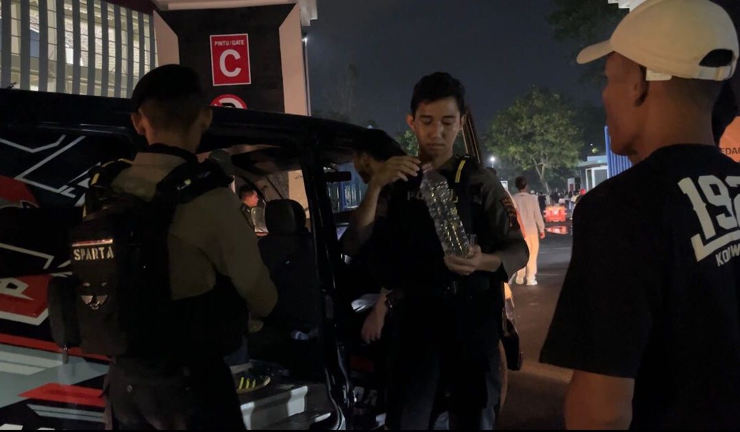 Tim Sparta Samapta Polresta Surakarta Amankan Tiga Pemuda Bawa Miras di Stadion Manahan Solo
