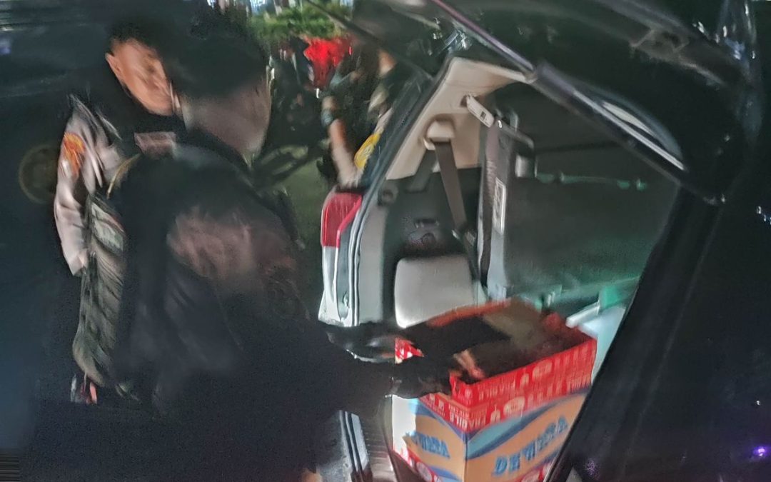 Tim Sparta Samapta Polresta Surakarta Amankan Pemuda Bawa Belasan Botol Miras di Stadion Manahan Solo