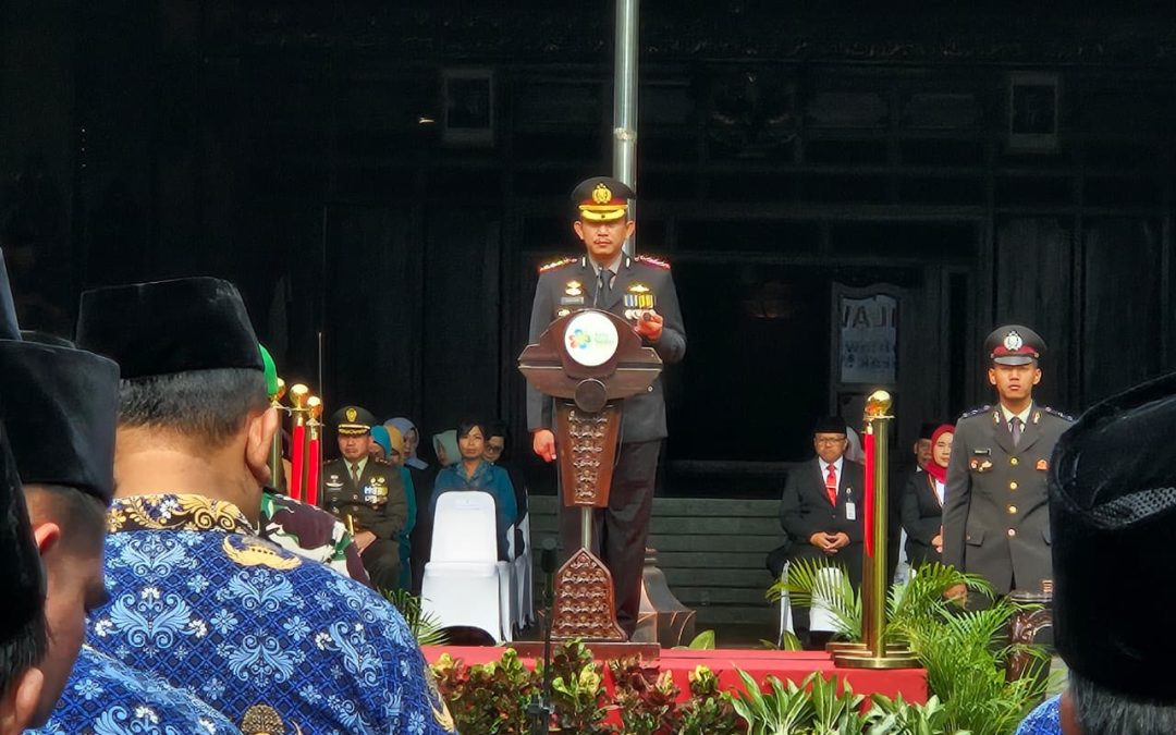 Kapolresta Surakarta Jadi Inspektur Upacara Hari Pahlawan di Balaikota Surakarta