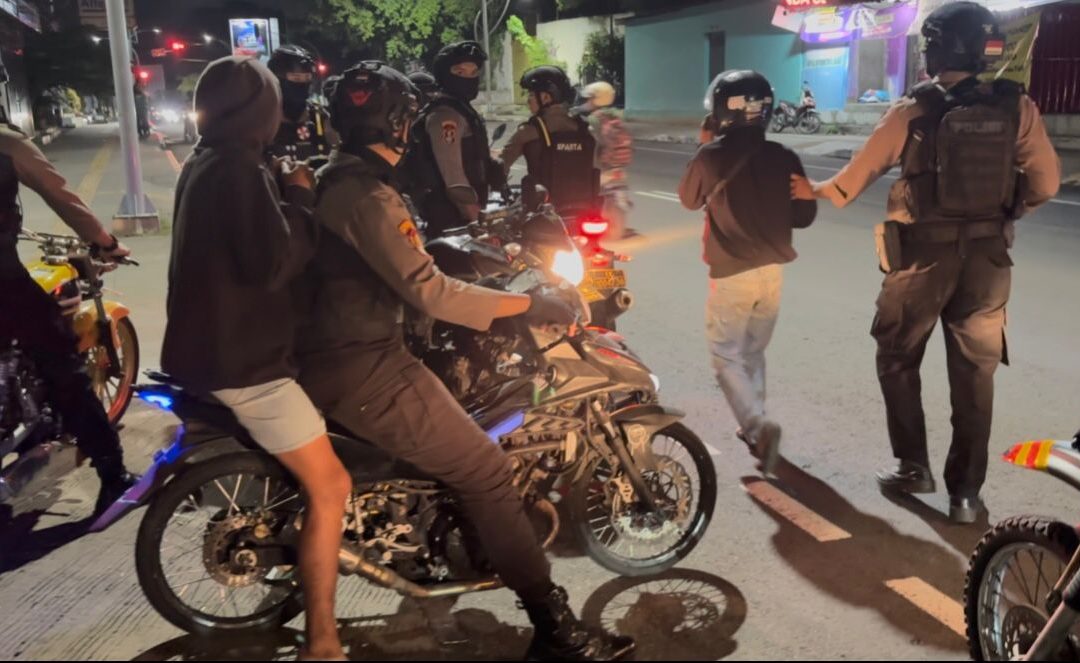 Dua Warga Tawamangu Diamankan Tim Sparta Sat Samapta Polresta Surakarta Bawa Sepeda Motor Berknalpot Brong dan Miras
