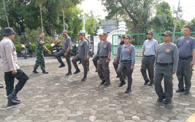 Bhabinkamtibmas Ketelan Gelar Sambang dan Latihan Fisik untuk Tingkatkan Kemampuan Individu Anggota Linmas