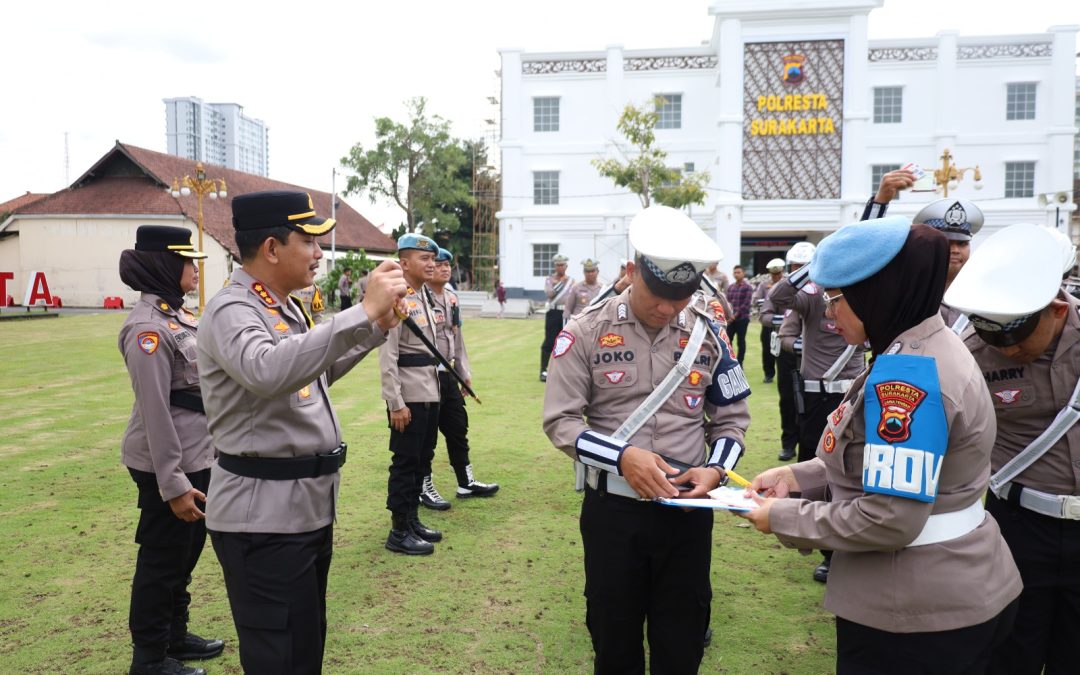 Kapolresta Surakarta Lakukan Pengecekan Kelengkapan Personel dalam Rangka Operasi Zebra Candi 2025