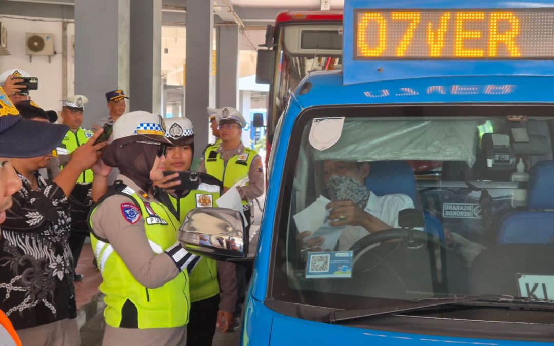 Cegah Kecelakaan, Satlantas Surakarta Gelar Ramp Check Bus di Terminal Tirtonadi