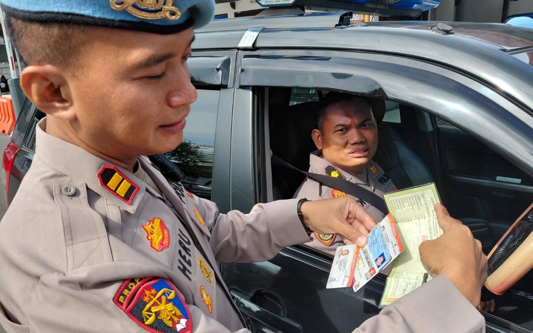 Tertib Berlalu Lintas, Polresta Surakarta Lakukan Pemeriksaan SIM dan STNK Anggota