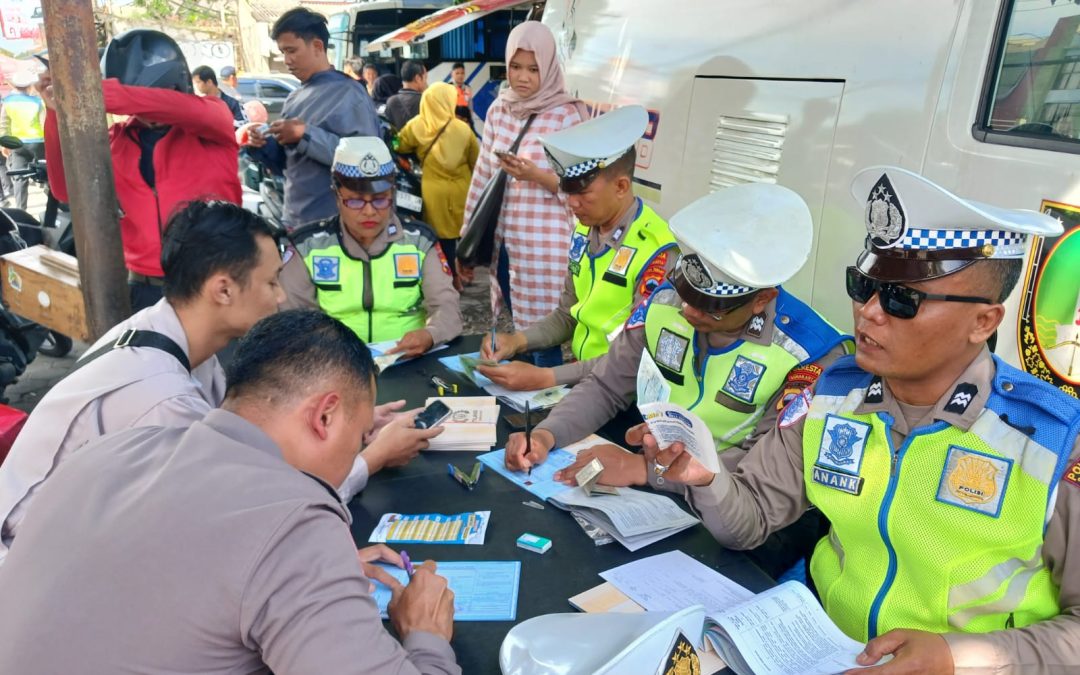 Operasi Gabungan di Pasar Jongke: Puluhan Kendaraan Ditindak, 24 Wajib Pajak Langsung Bayar