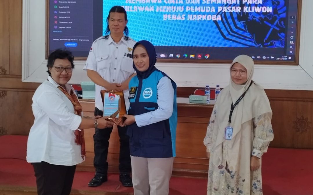 Sat Resnarkoba Polresta Surakarta Sosialisasikan Bahaya Narkoba dalam Seminar Anti Narkoba di Pasar Kliwon