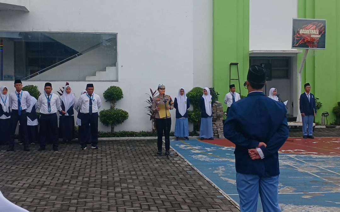 Sat Lantas Polresta Surakarta Berikan Edukasi Anti Bullying dan Tertib Berlalu Lintas kepada Siswa SMA Al-Azhar Syifa Budi