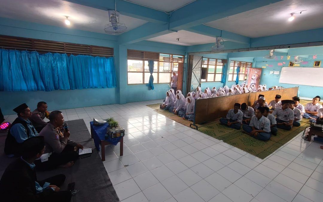 Sat Lantas Polresta Surakarta Berikan Edukasi Anti Bullying dan Tertib Berlalu Lintas kepada Siswa SMA Al Muayyat Surakarta