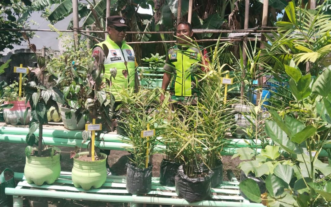 Bhabinkamtibmas Gajahan Dukung Ketahanan Pangan dan Pendampingan Lomba Kebersihan Antar RW