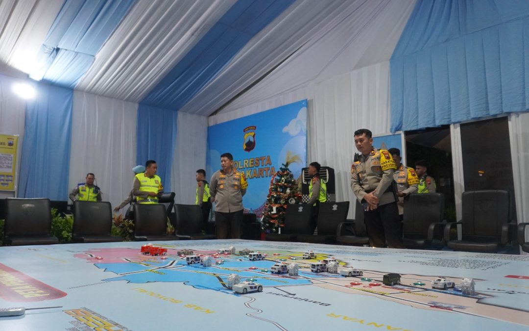 Kapolresta Surakarta Tekankan Kesehatan Personel dan Pelayanan Humanis Saat Pengecekan Pos Pelayanan Ops Lilin Candi 2025
