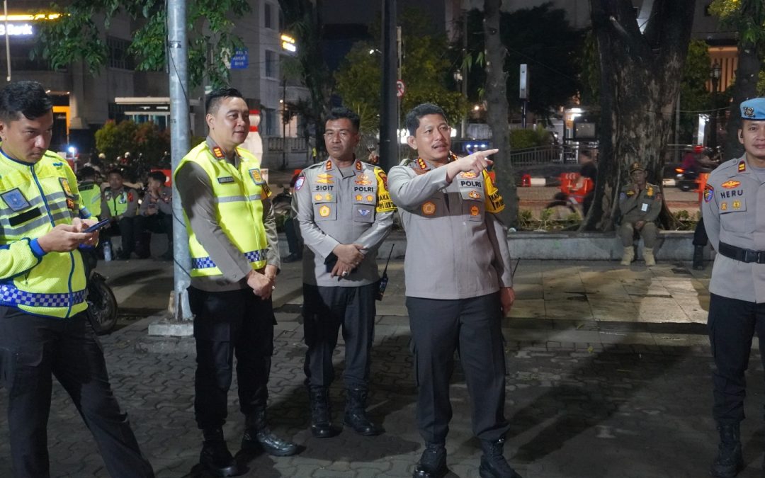 Pastikan Pengamanan Nataru Optimal, Kapolresta Surakarta Rutin Cek Pos Pelayanan Ops Lilin Candi 2025