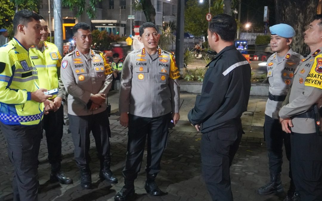Kapolresta Surakarta Tegaskan Pelayanan Humanis dan Kesiapsiagaan Personel Saat Pengecekan Pos Ops Lilin Candi 2025