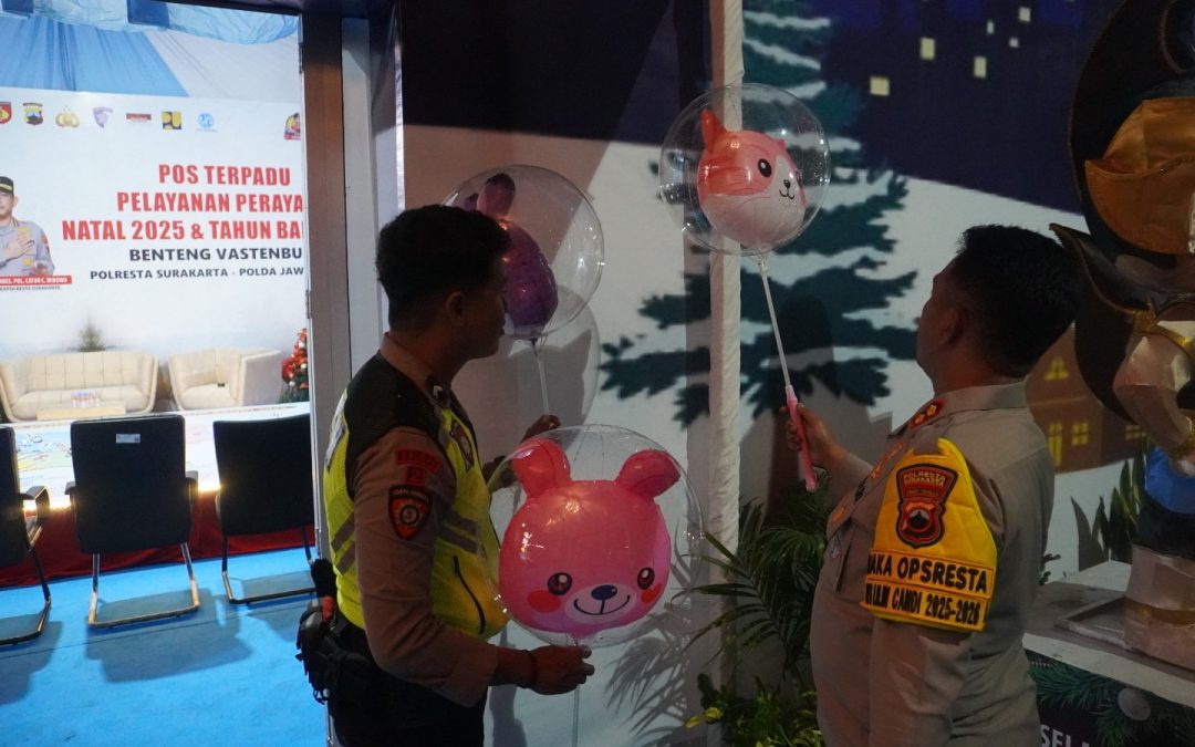 Aksi Humanis Wakapolresta Surakarta, Borong Mainan Balon Lampu Pedagang Kaki Lima di Posyan Beteng Vasternburg