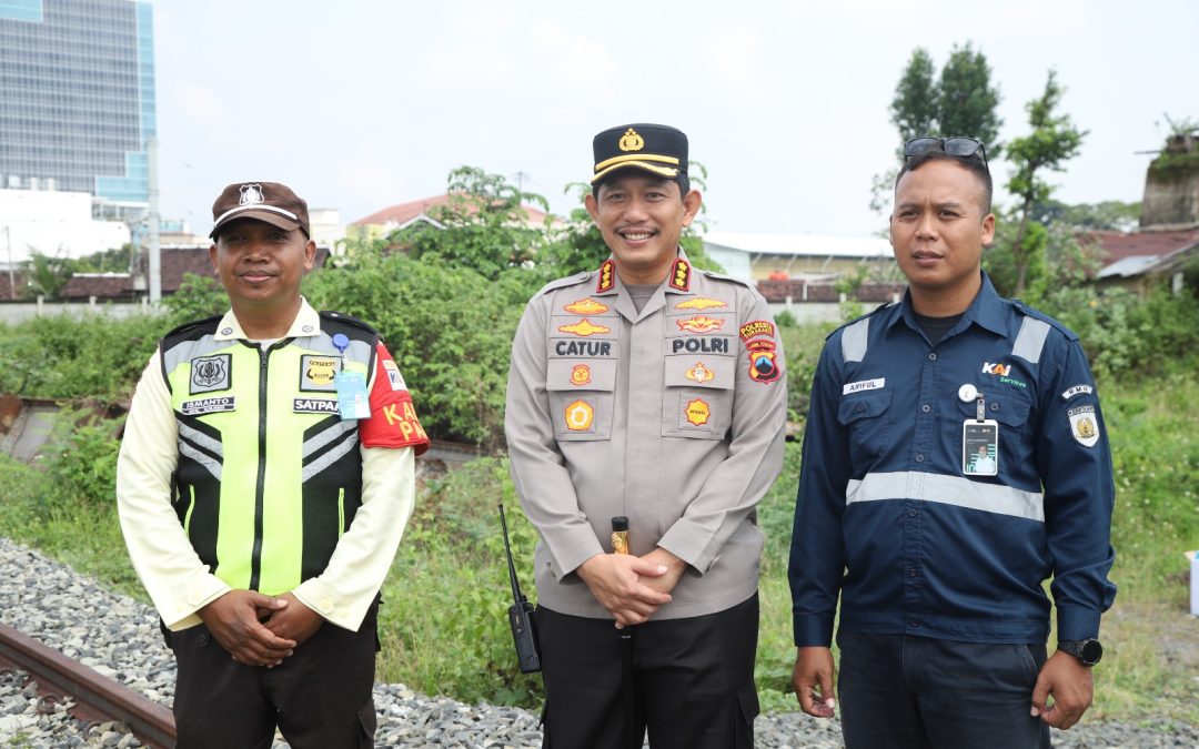 Kapolresta Surakarta Gelar Jumat Curhat dengan Security PT KAI Solo Balapan