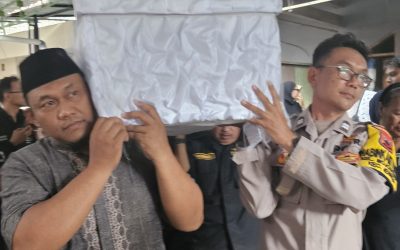 Bhabinkamtibmas Mojosongo Bantu Proses Pemakaman Anggota FKPM, Kapolsek Jebres Berikan Apresiasi