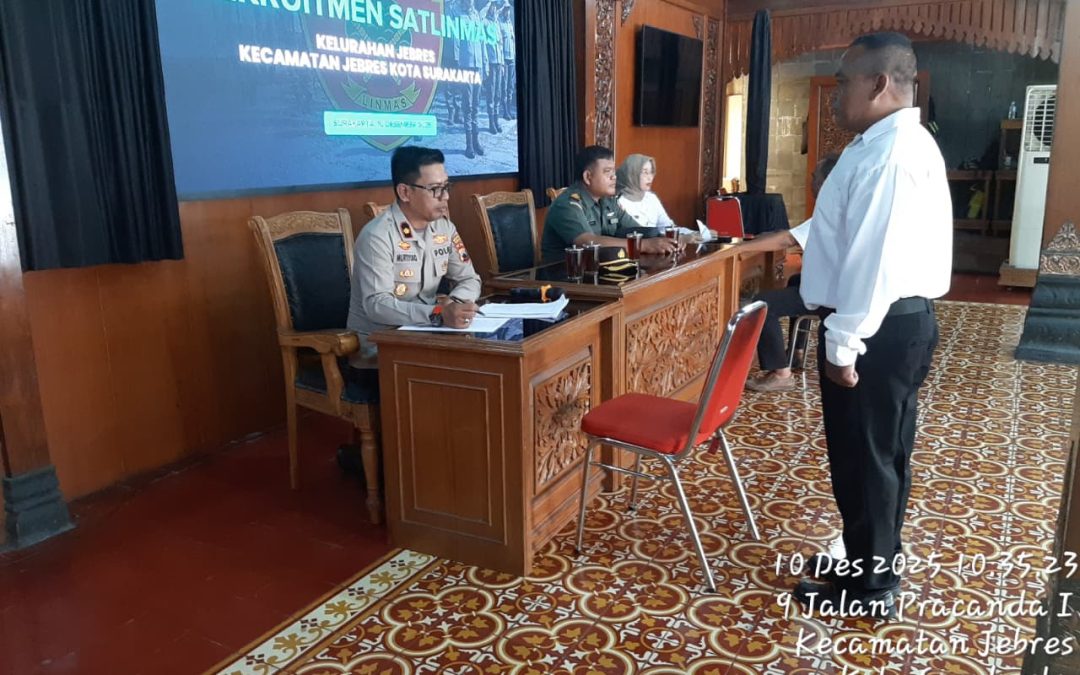 Kapolsek Jebres Bersama Danramil dan Bhabinkamtibmas Laksanakan Tes Wawancara Rekrutmen Satlinmas di Kelurahan Jebres
