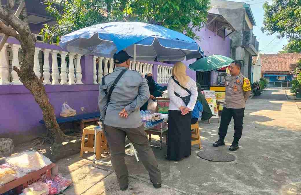 Bhabinkamtibmas Purwosari Bersama Lurah Laksanakan Sambang Wilayah dan Jalin Silaturahim dengan Warga RW 11