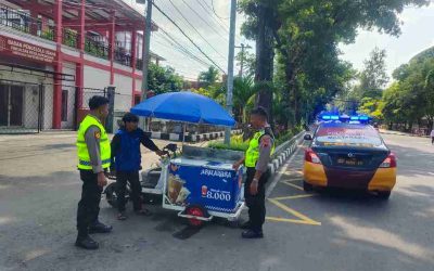 Personel Sat Samapta Polresta Surakarta Gelar Patroli Dialogis Sambangi Pedagang Kaki Lima