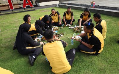 Polresta Surakarta Pererat Kekeluargaan Lewat Doa dan Makan Bersama Jelang Tugas Pengamanan Nataru 2025/2026