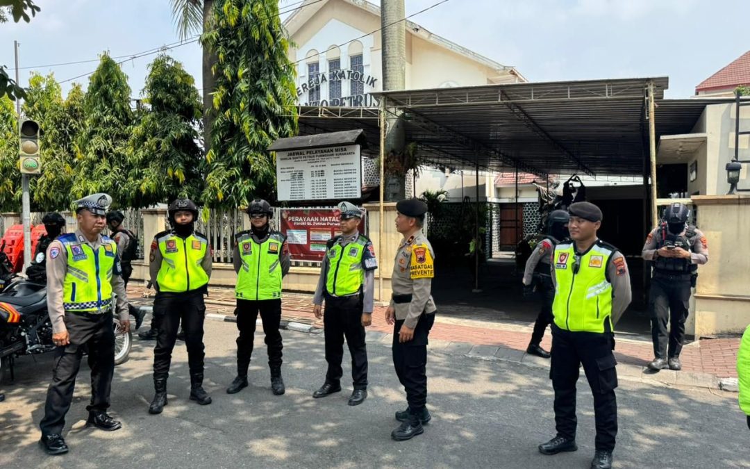 Patroli Humanis Sat Samapta Polresta Surakarta Ciptakan Rasa Aman bagi Jemaat Natal 2025