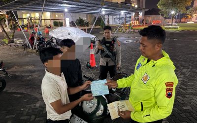 Respons Cepat Sat Samapta Polresta Surakarta Cegah Potensi Kecelakaan Dini Hari