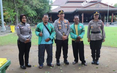 Kapolresta Surakarta Gelar Jumat Curhat Bersama Ojek Online di Depan Balaikota